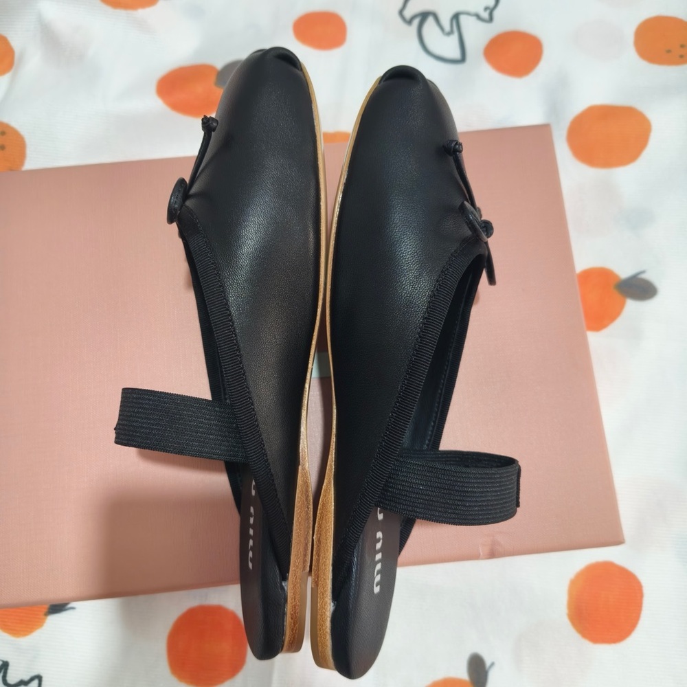 Miu Miu Black Leather Bow-Front Slide Mules - Picture 4 of 11